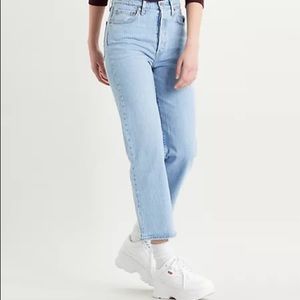 Levi’s Lightwash Ribcage Ankle Jeans